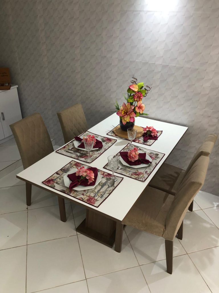 Sala de jantar Madesa Ingrid nas cores amadeirado rustic e branco.