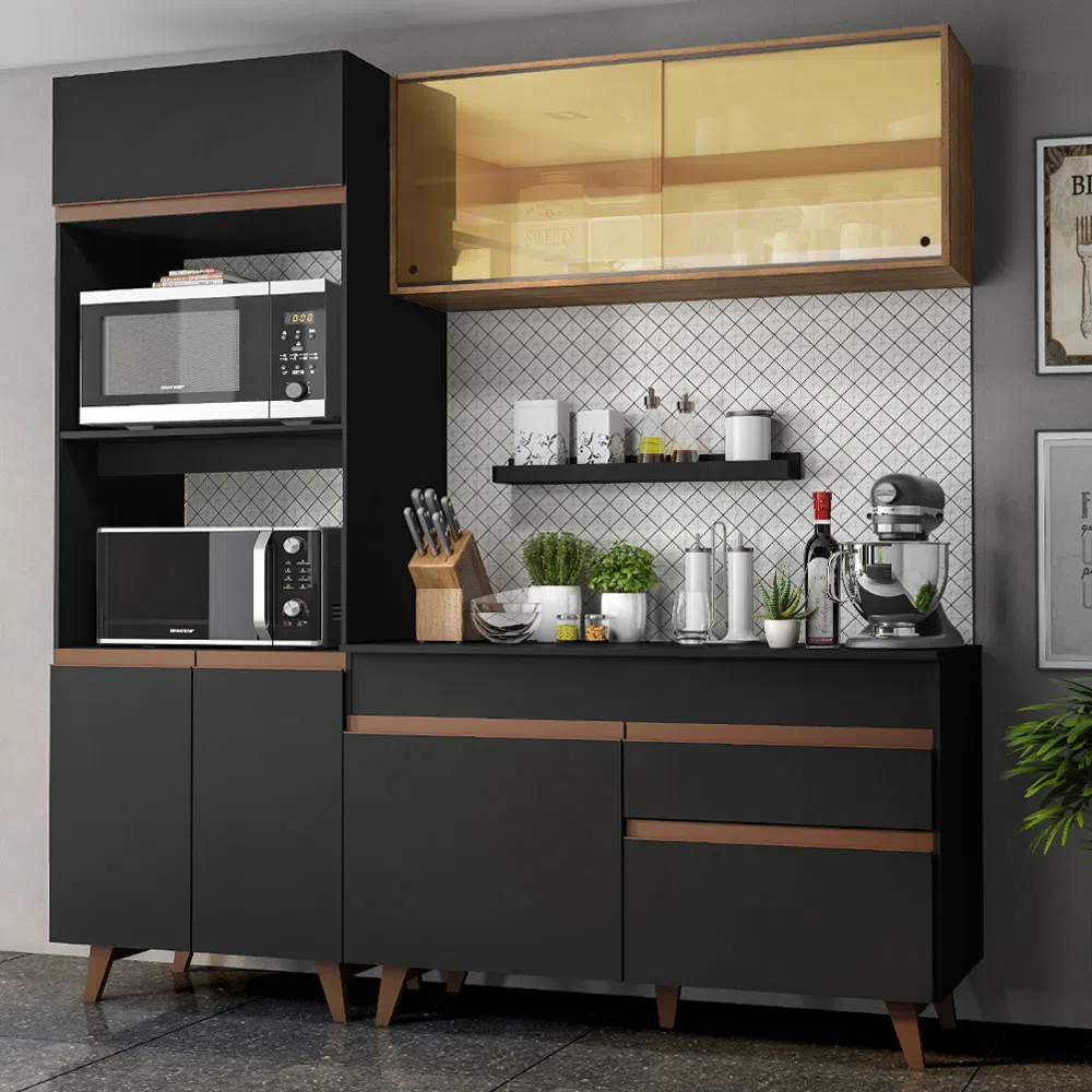 Foto aberta da cozinha compacta Reims, na cor preta, decorada com utensílios e eletrodomésticos.