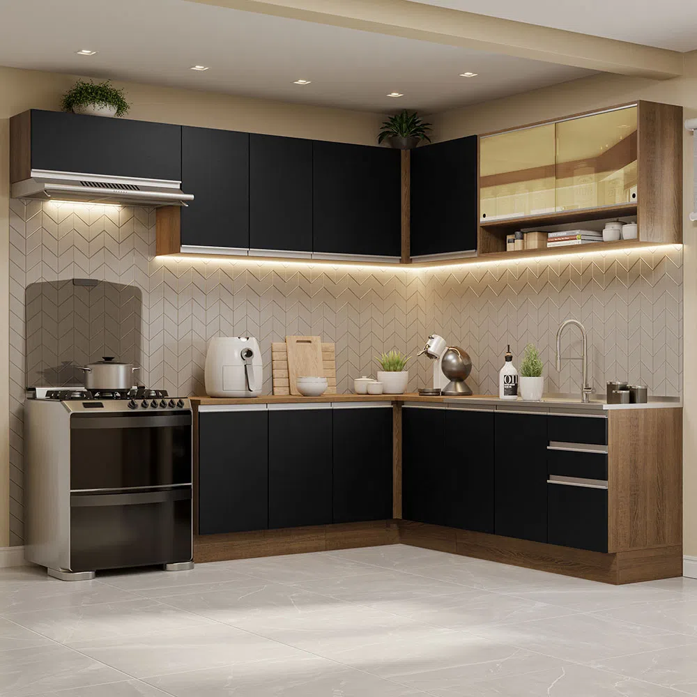 Cozinha de canto da linha Glamy Madesa, nas cores rustic e preto, decorada com utensílios de cozinha e eletrodomésticos.