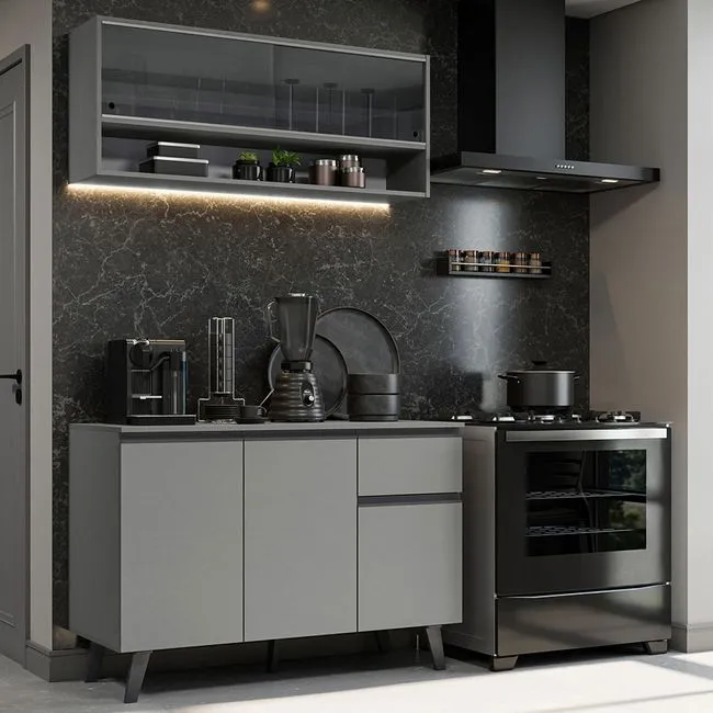 Cozinha Nice Madesa, na cor cinza, decorada com utensílios de cozinha e eletrodomésticos.