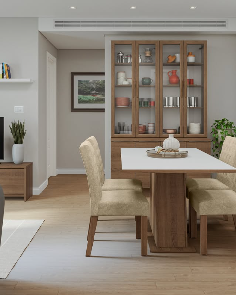 Sala de jantar com mesa e cadeiras estofadas, destaque para um armário de vidro com louças e utensílios, parede com quadro e plantas decorativas ao redor.