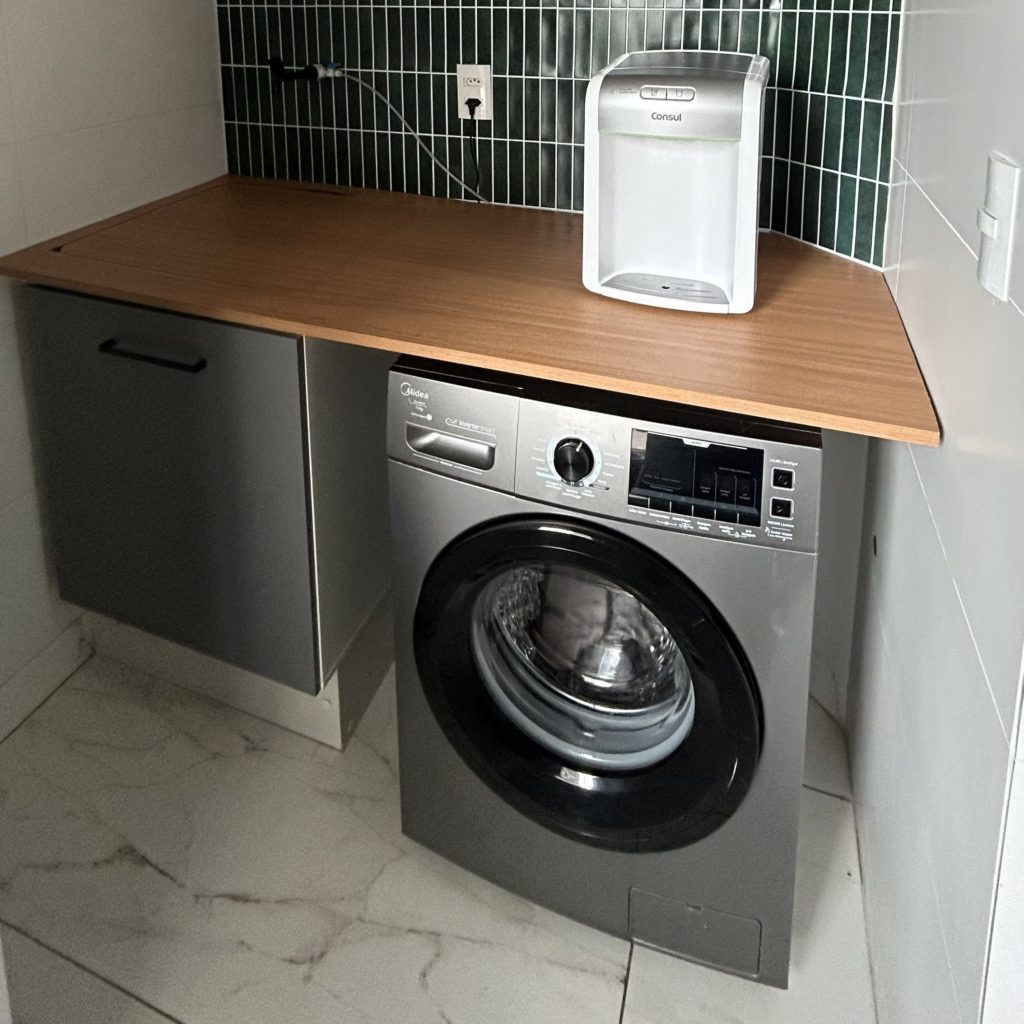 Armário da linha Agata em lavanderia pequena