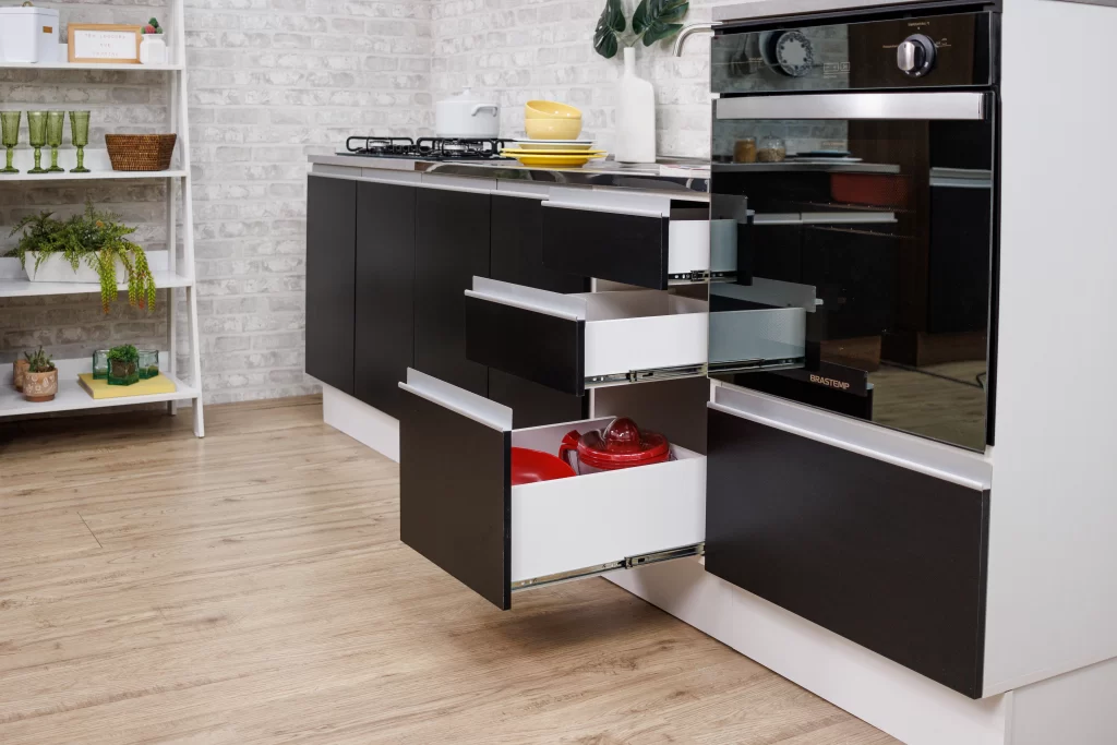 Módulos baixos da linha Glamy para cozinha compacta planejada