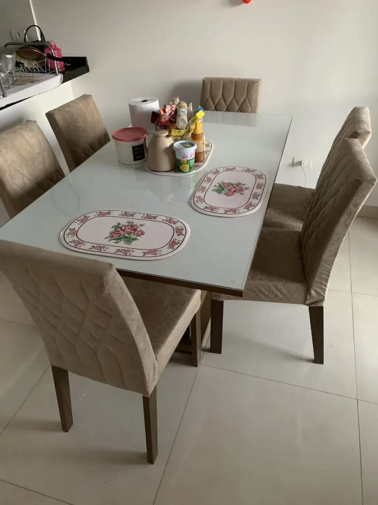 Trocar móveis na Black Friday começa pela mesa de jantar.