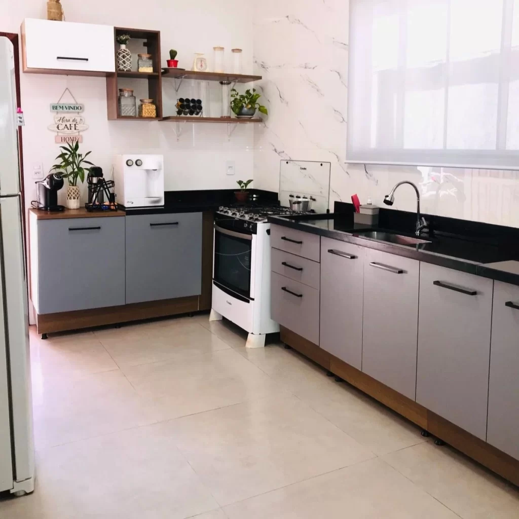 Cozinha Agata Cinza Madesa com nichos brancos