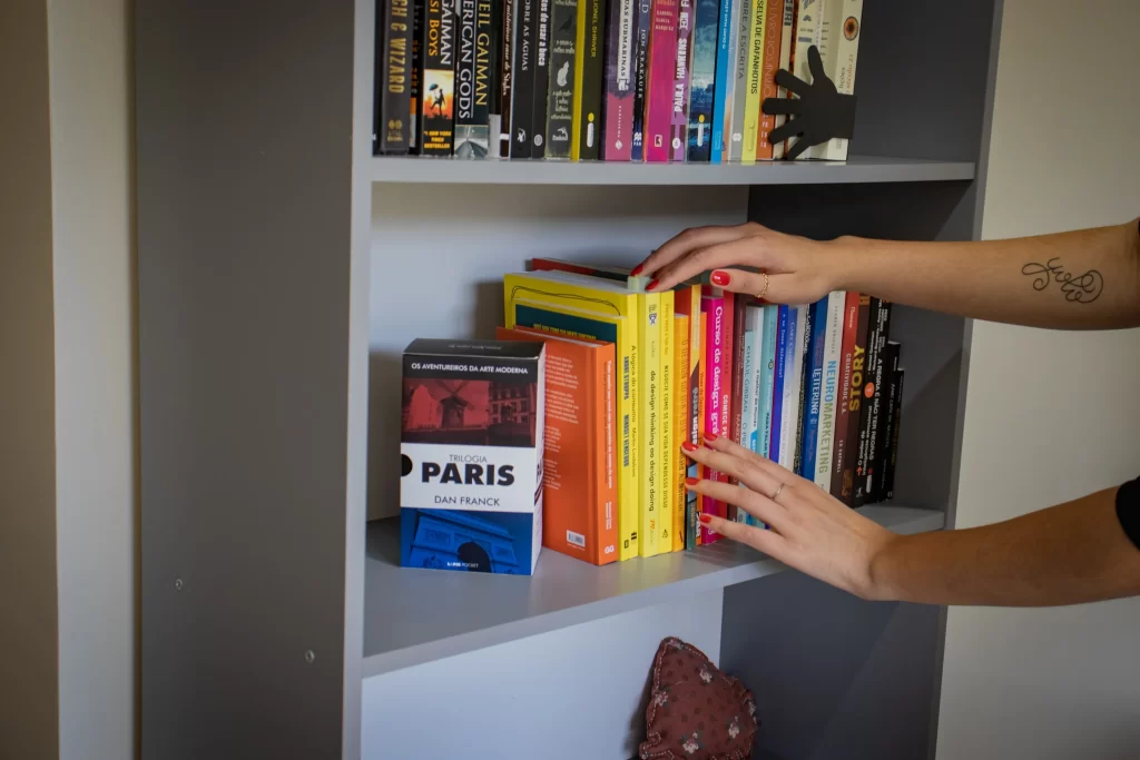 Estante livreiro para organizar a casa