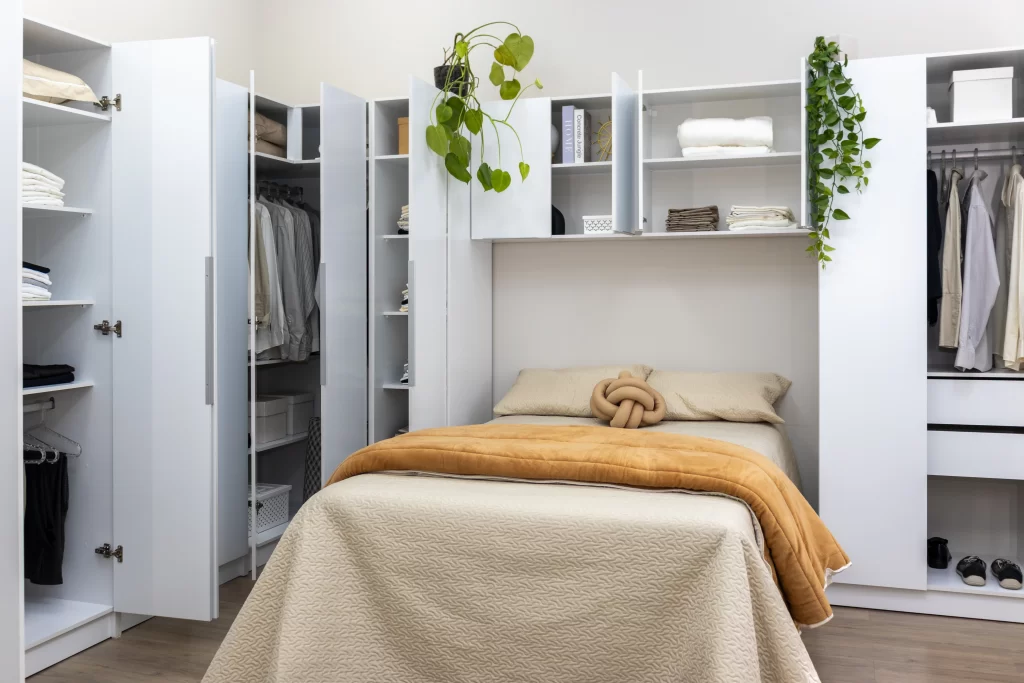 Guarda roupa modulado Neo organiza o quarto