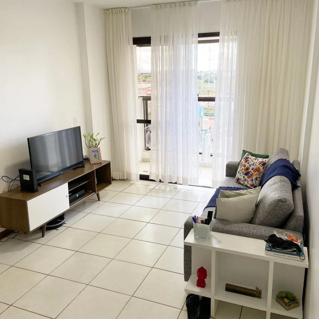 Sala de estar com rack rustic Madesa