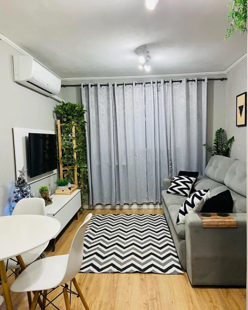 Sala de estar com rack branco Madesa