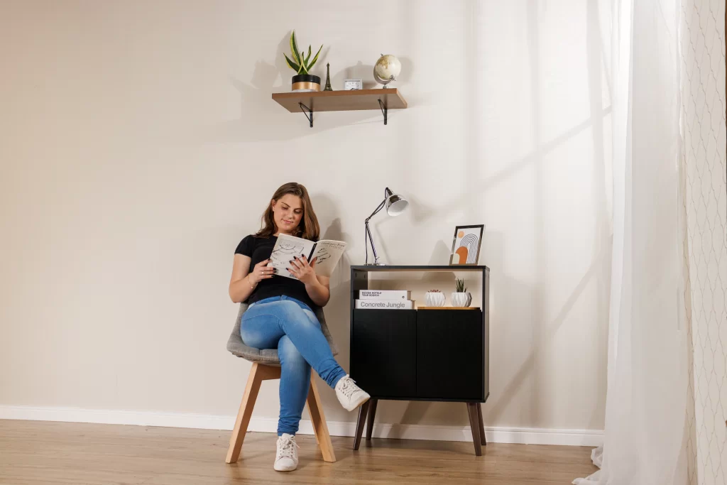 Aparador usado como cantinho do café