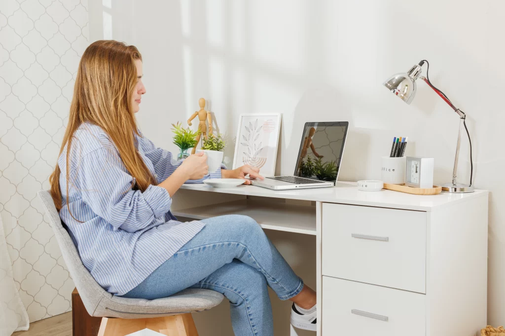 Móveis planejados para montar seu escritório madesa