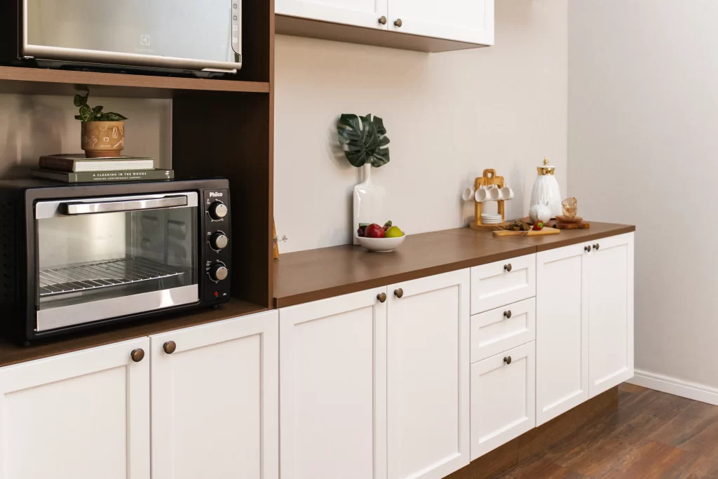 Cozinha Linha Vik Madesa na cor branca com caixaria rustic