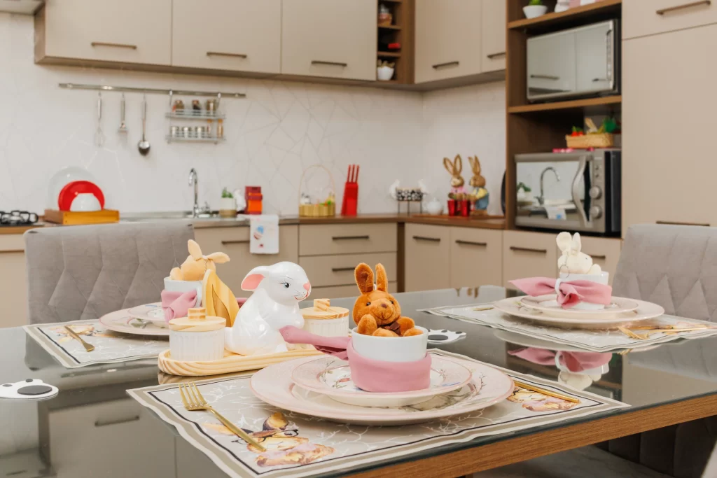 Mesa preparada para receber o almoço de páscoa