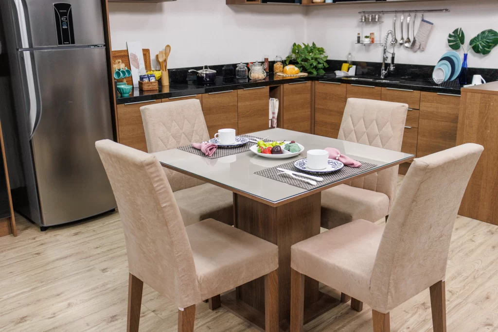 Sala de jantar com desconto no Mês do Consumidor Madesa.