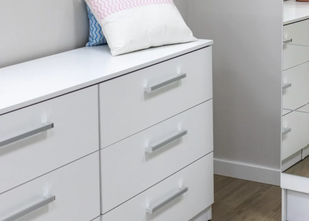 Cômoda Madesa branca para quarto