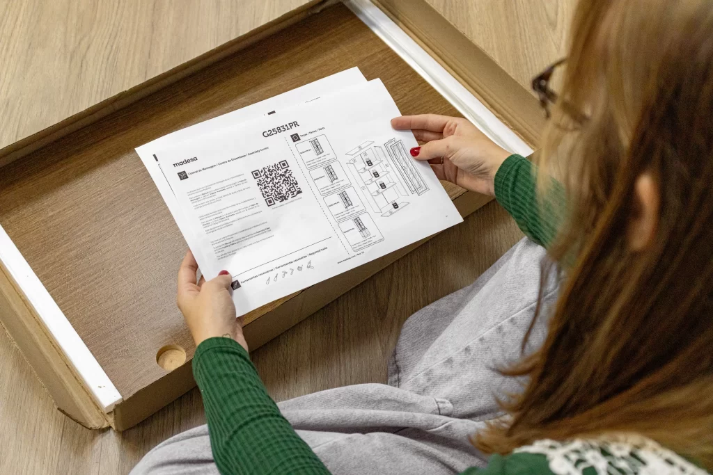 Manual de montagem ajuda a entender como montar móveis de cozinha