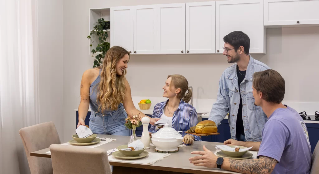 Reunir amigos em cozinha Madesa