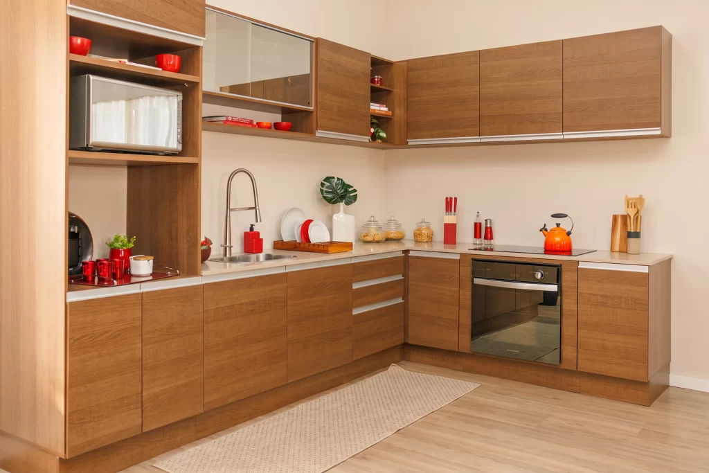Cozinha Madesa linha Glamy acabamento Rustic em L, com armários e módulos fáceis de higienizar