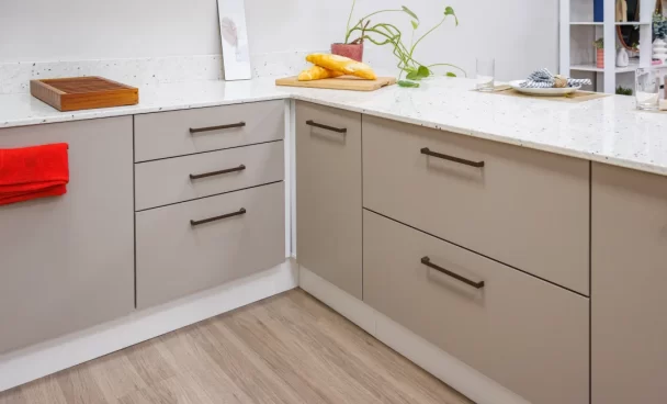 Balcões baixos da linha Agata para cozinha compacta planejada