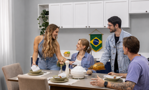 Sala de jantar para reunir em cozinha madesa