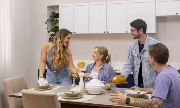 Reunir amigos em cozinha Madesa