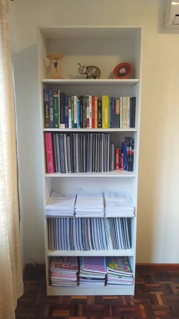 Estante livreiro branca da Madesa Móveis.