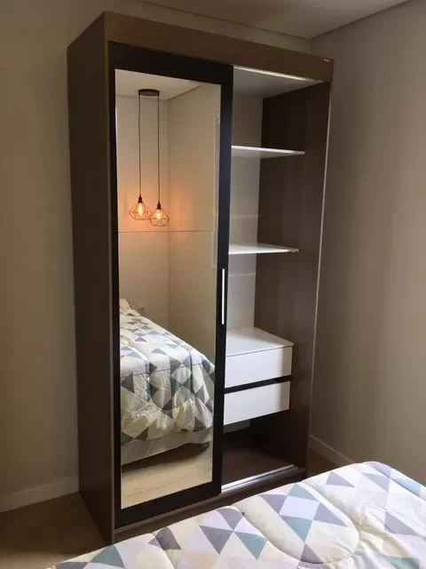 A imagem ilustra um dos tipos de iluminação ideais para quarto