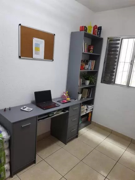 Home office no quarto de cliente Madesa.