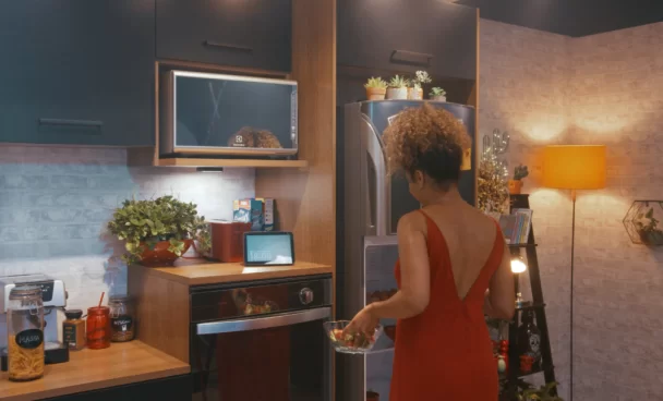 otimizar-cozinha-com-armario-de-geladeira